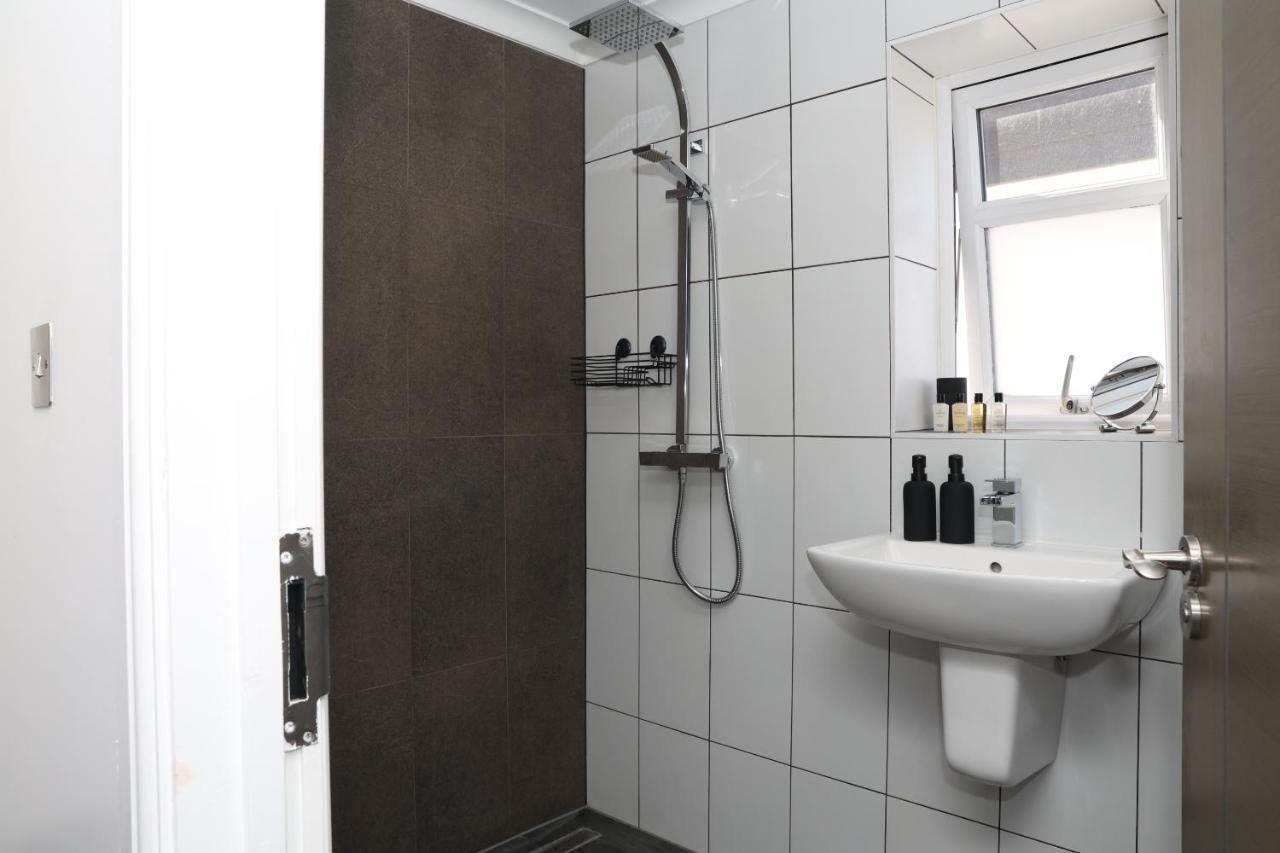 Watford Luxury 1 Bed Flat - Free Parking Appartement Buitenkant foto